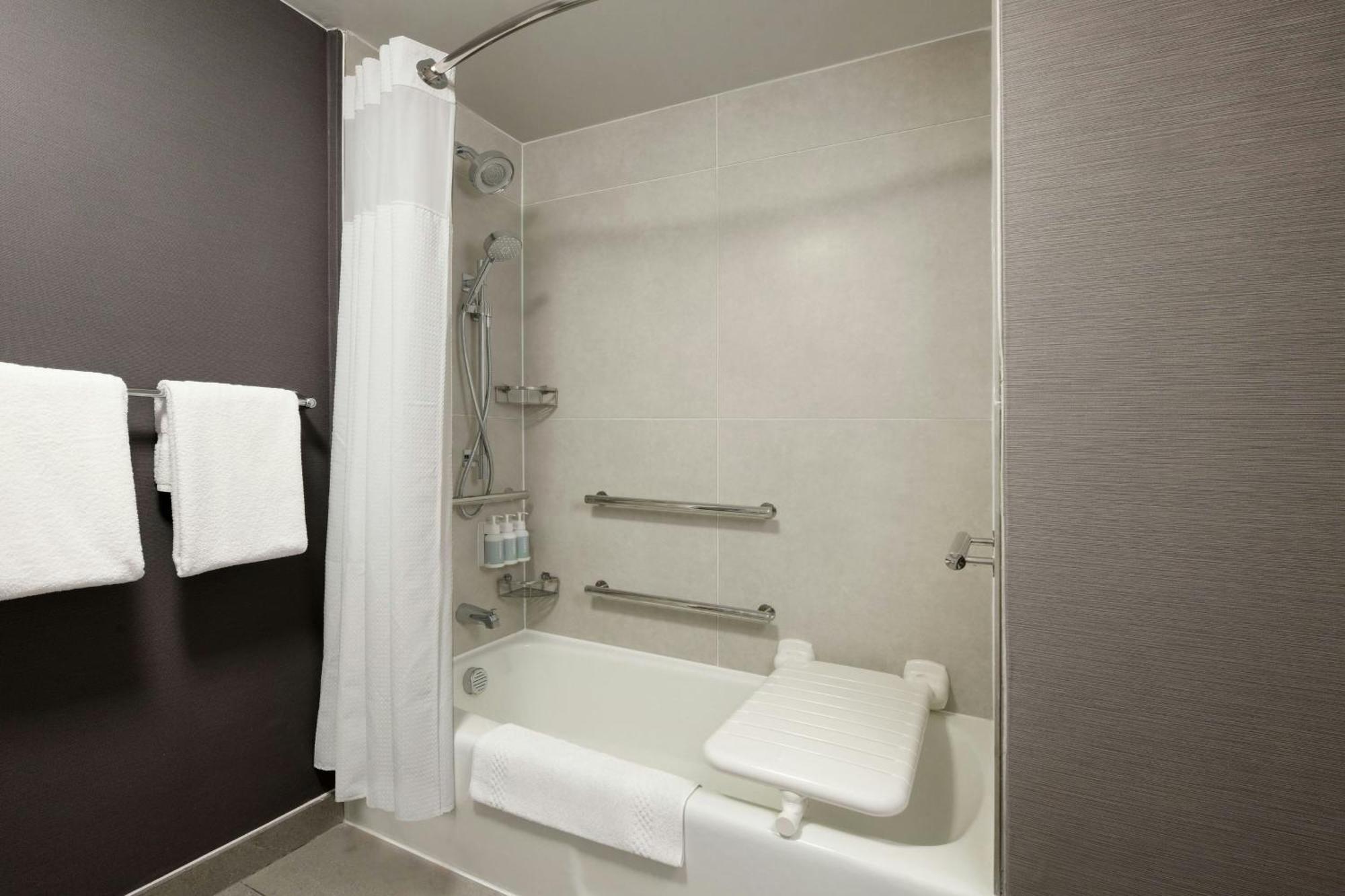 Courtyard By Marriott San Francisco Airport Hotel